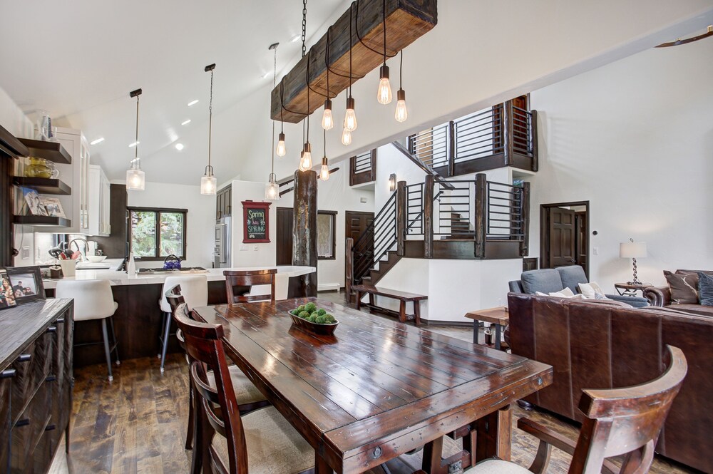 Exquisite, Private Mountain Home Retreat 4 Bedroom Home by RedAwning - Property Image 31