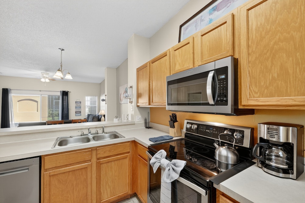 Modern Kissimmee Townhouse Near Disney 3 Bedroom Townhouse