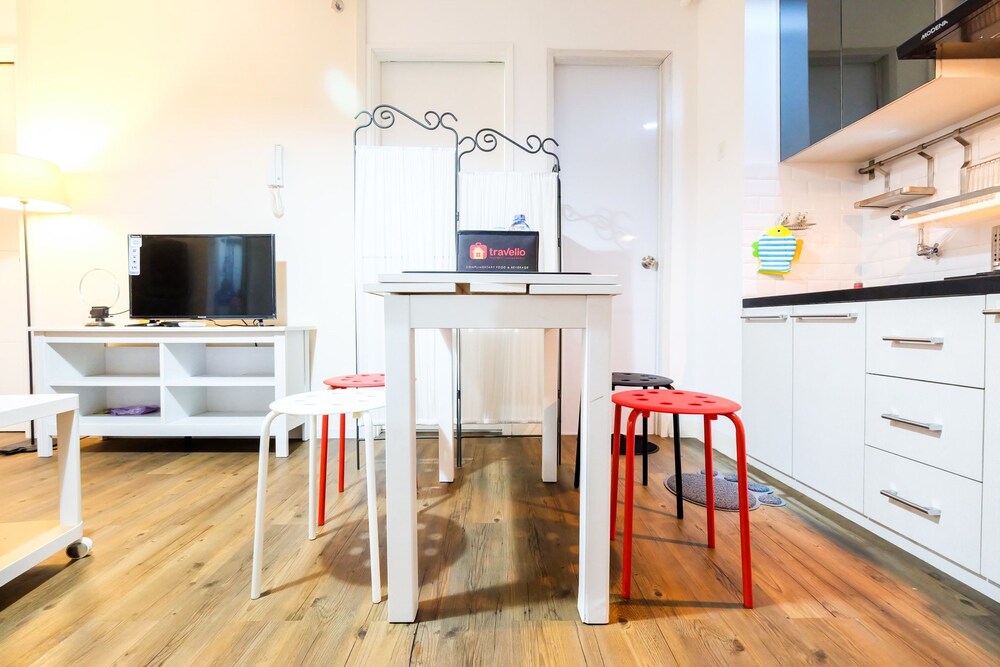 Modern And Comfy 3BR Bassura City Apartment, Jakarta - 24