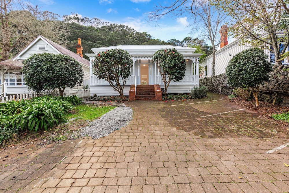 Gorgeous 4BR Mt Eden Retreat by Zodiak Stays