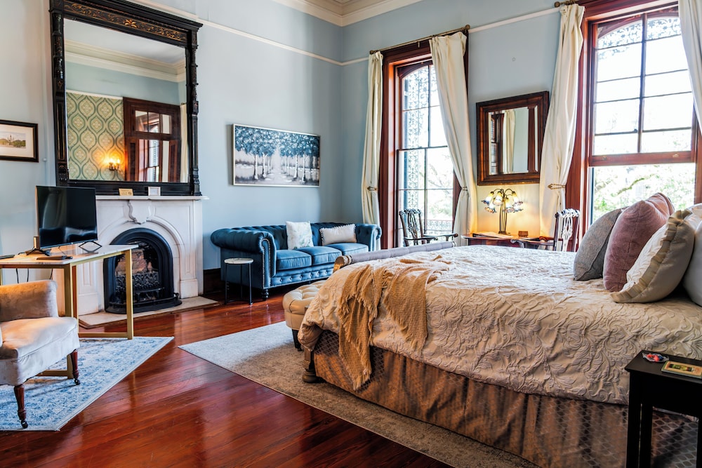 French Quarter Lanaux Mansion B & B