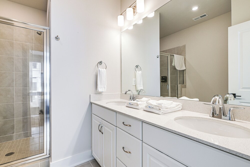 Walk to Music Factory: Townhome w/ Rooftop Deck!