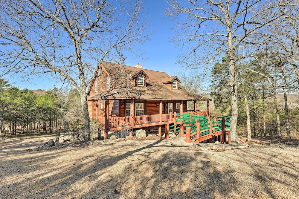Family-friendly Cabin By Golf Course & Marina view 5