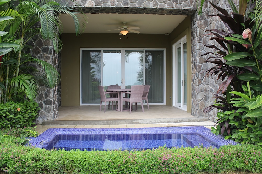 CR Luxury Los Sueños Condos