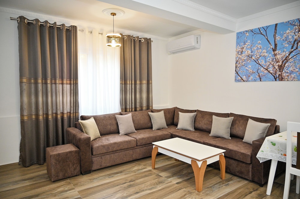 Elite Apartments
