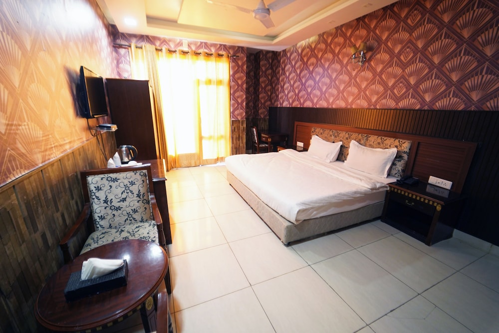 HOTEL INDER PARADISE