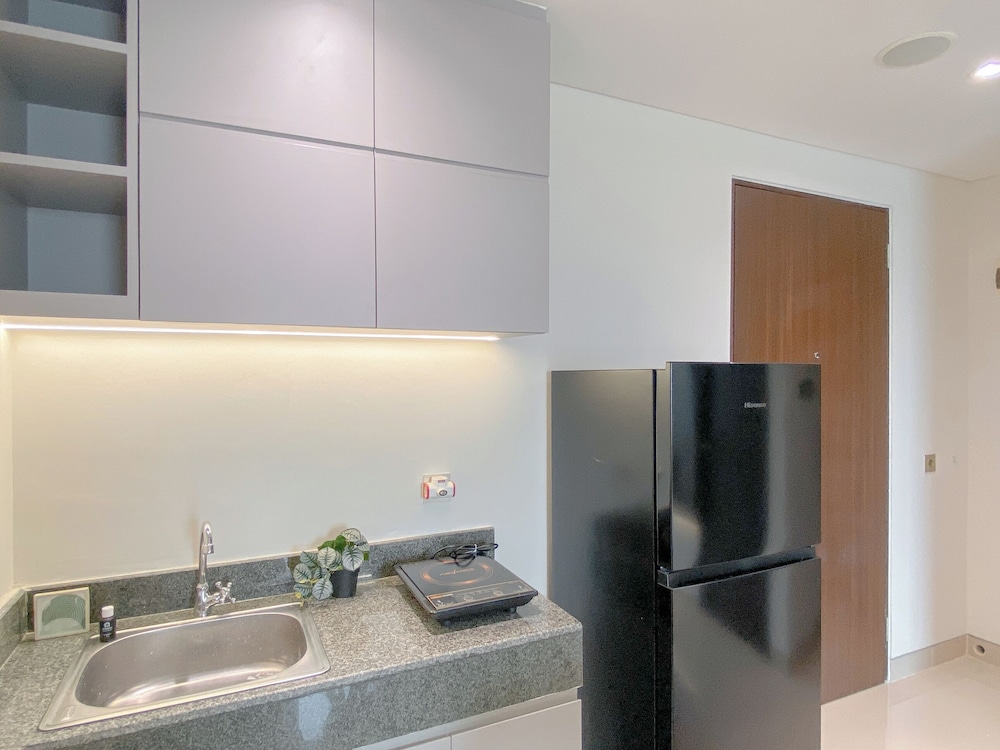 Modern Look And Cozy 2Br Apartment Transpark Cibubur