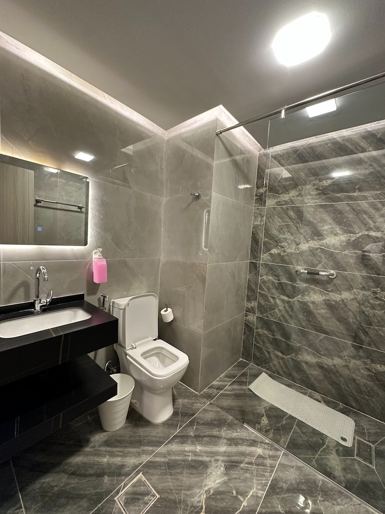 Charming Amman Apartment With Modern Ameniti