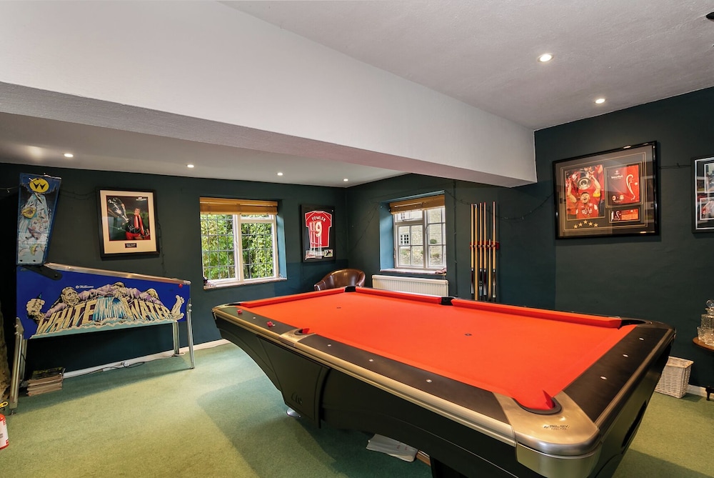 Lovely 5BD Home with Cinema & Games Room