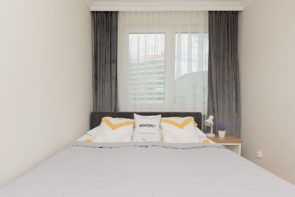 Apartment With View Zlota 61 by Renters view 2