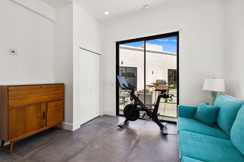 The Lighthouse- Monthly 4 bd 4 bth Pool Spa
