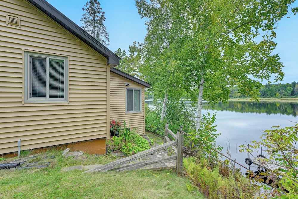 Dock & Lake Access: Cabin 4 Mi to Ice Age Trail!