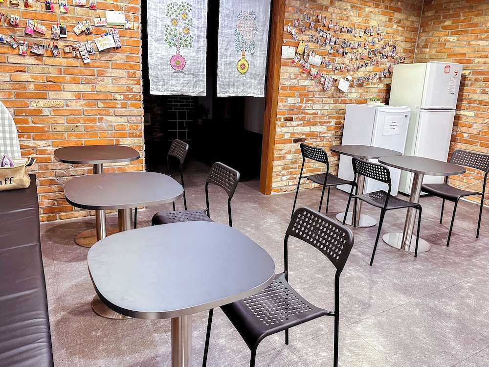 Starria Hostel foreign guest only 72