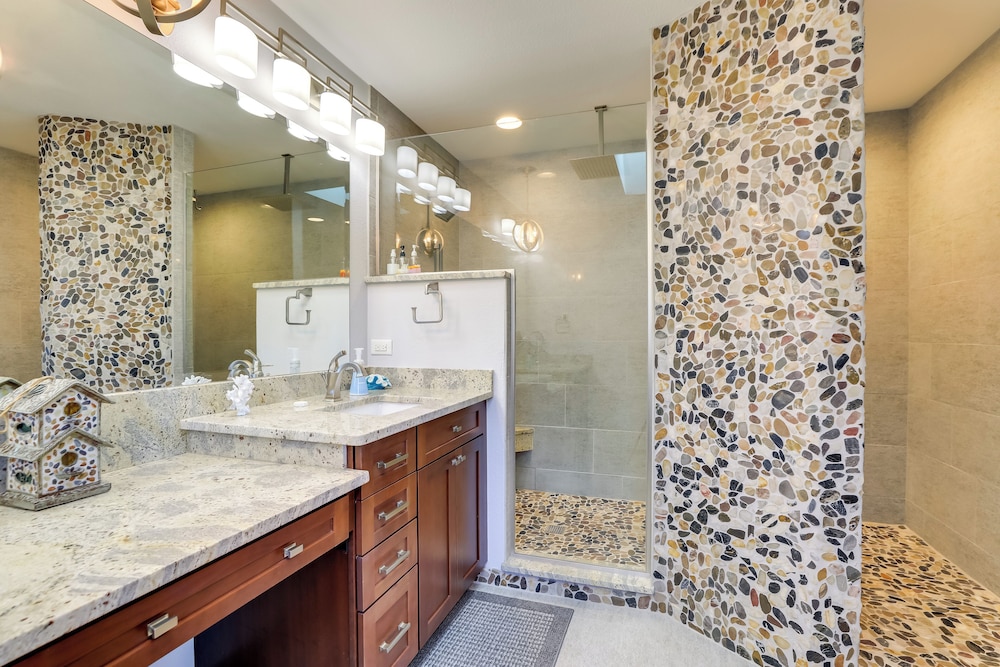Riverfront Gem w/ Hot Tub & Pool in Port Charlotte