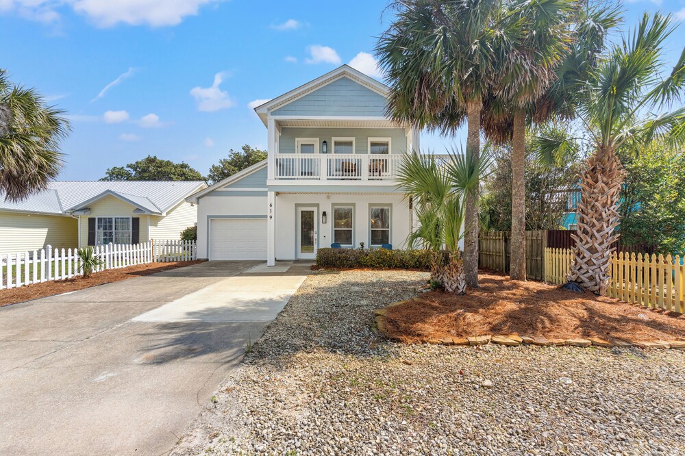 Beach House Spacious 4BR Retreat With Gulf Views & Observation Deck!