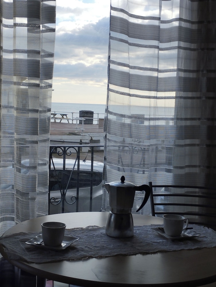 Golden Tides Seaside Retreat in Saint Leonards