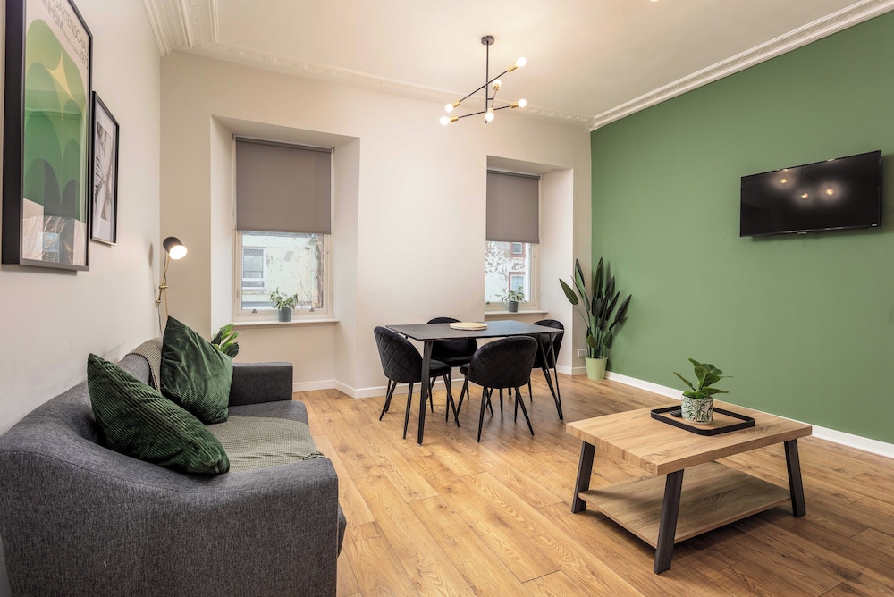 The Annick Suite No.1