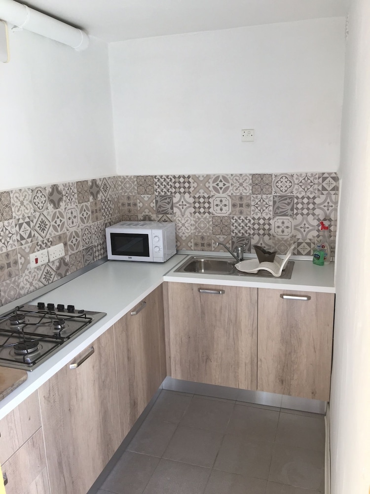 Central villa apartment pool & parking