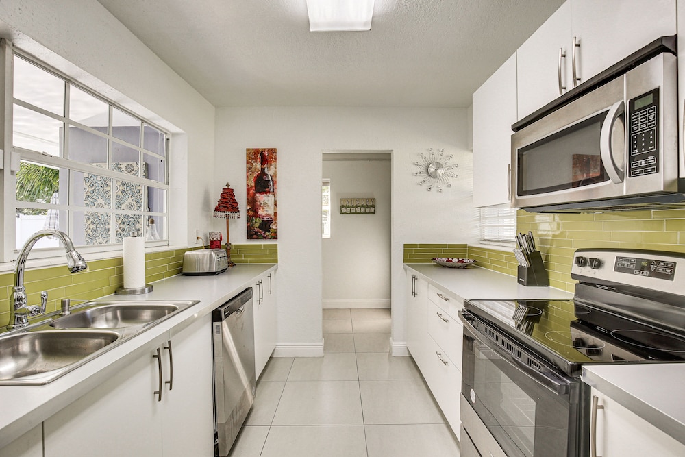 Fort Lauderdale Vacations - Sun-soaked Lauderdale Lakes Home w/ Private Pool! - Property Image 4