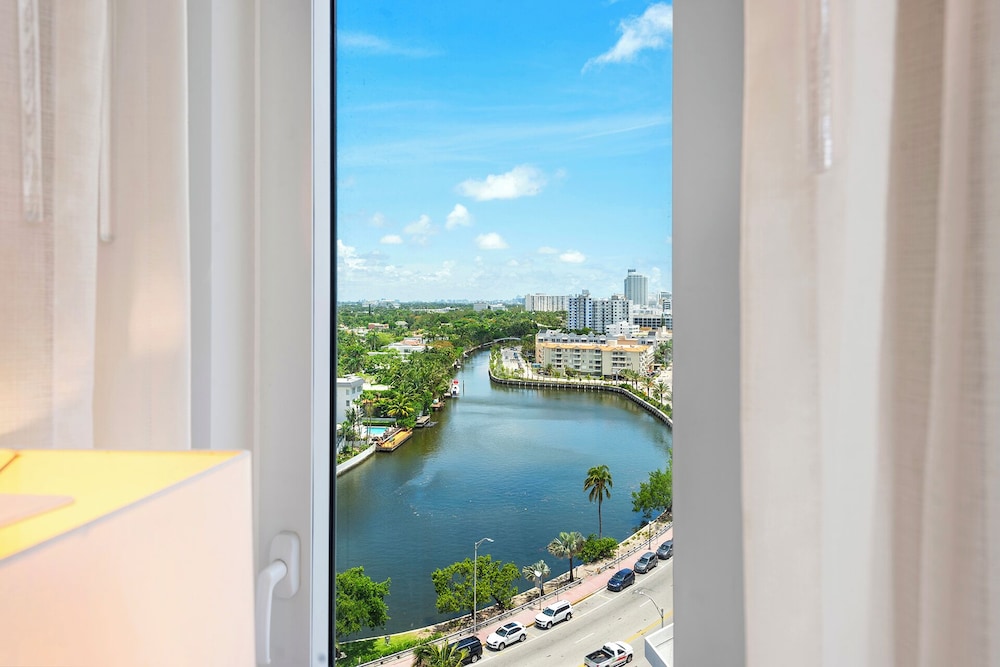 Luxury Vacation Rentals at 1 Hotel & Homes by LRMB