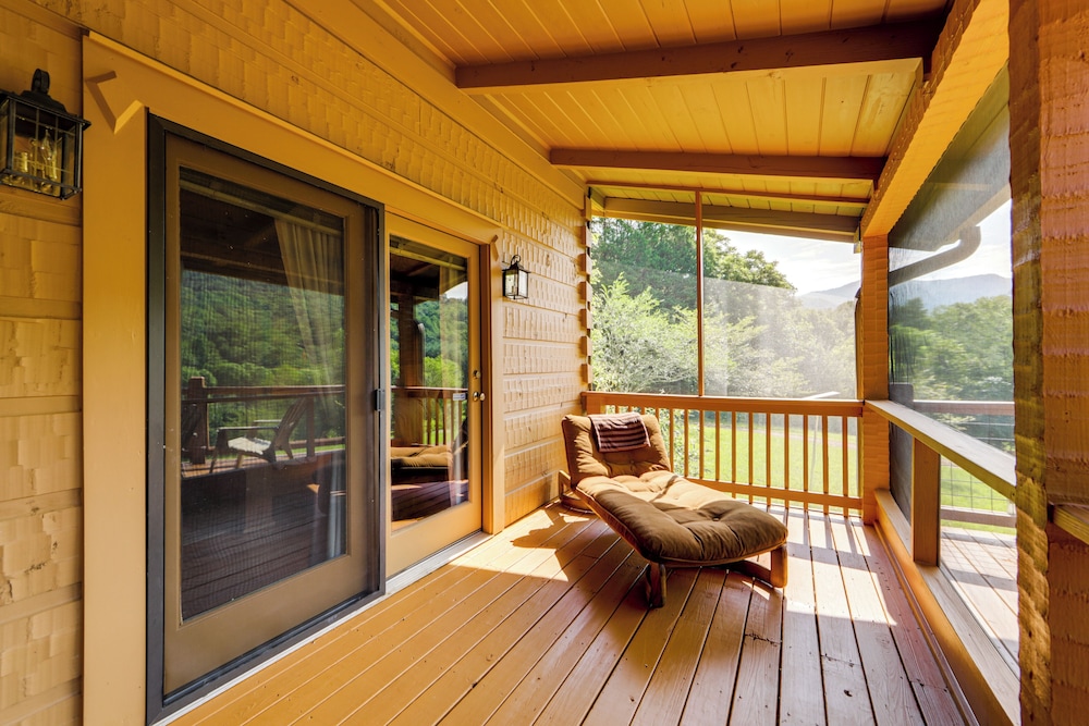 Panoramic Mountain Views & Decks: Franklin Cabin!