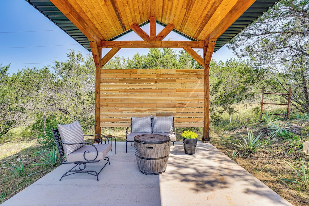 Recently Built Cabin w/ Pavilion in Granbury!