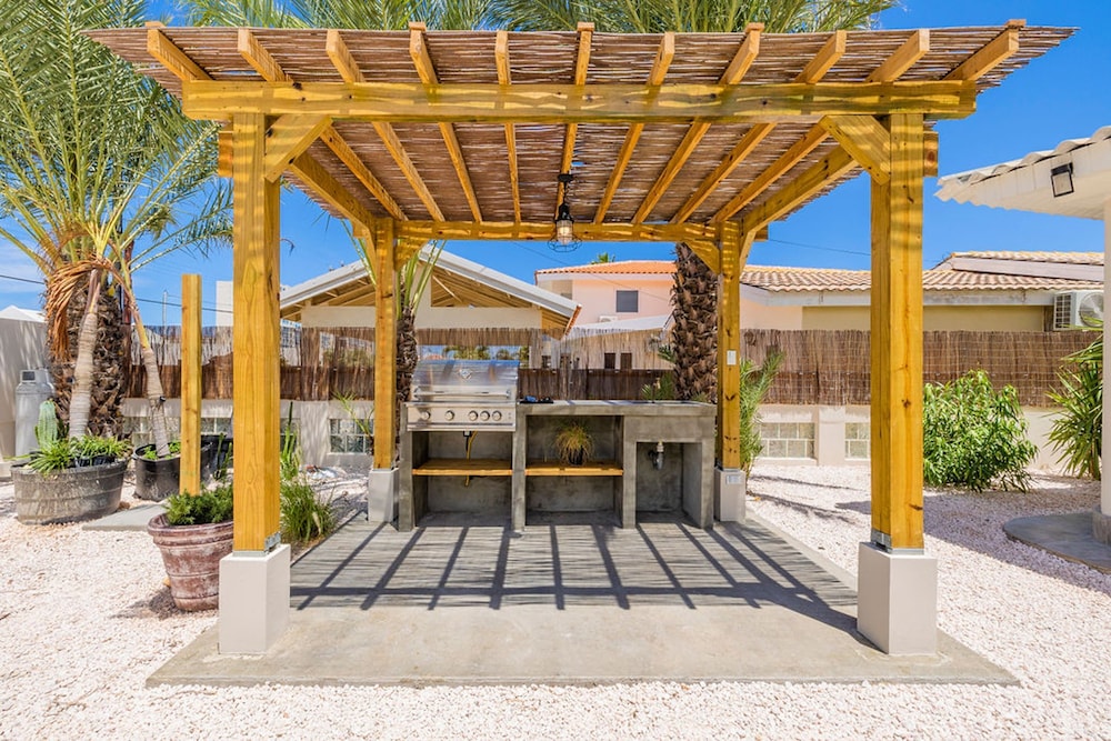 Newly Renovated Amazing Location Private Pool
