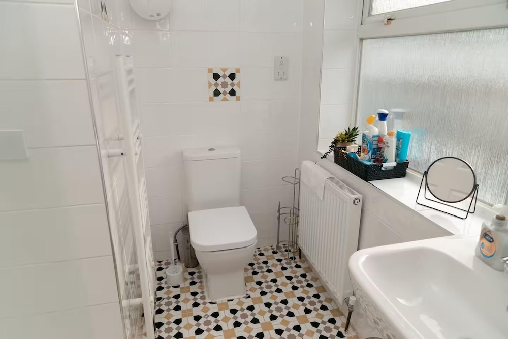 House - Sleeps 5 - Ensuite Bedrooms