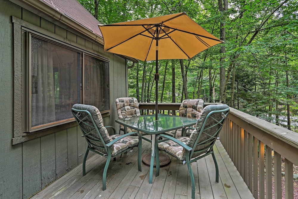 Pocono Lake House Near Skiing & Kalahari Resort! view 4