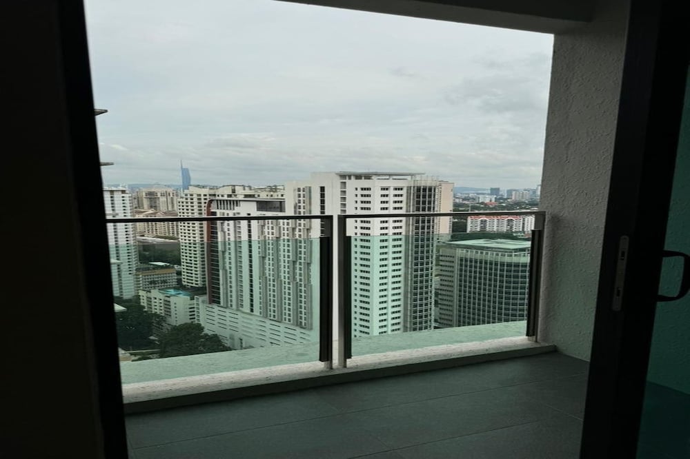 Arcoris Mont Kiara Apartments by Emily in Town