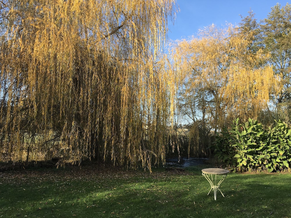 Moulin du Fontcourt Riverside Apartment