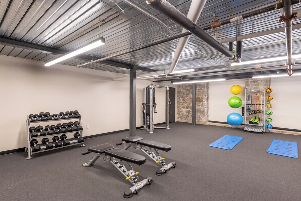 Brewery District Apartment Near Fiserv with Rooftop, Gym, and Parking