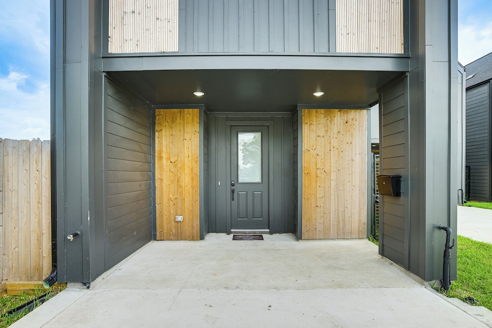 Modern Home w/ Private Yard in Northeast H-town!