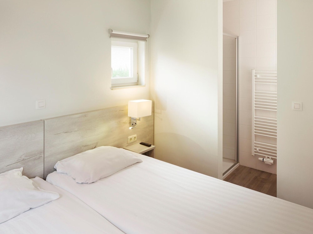 Villa, two Bathrooms and a Washing Machine, Near Ostend view 3