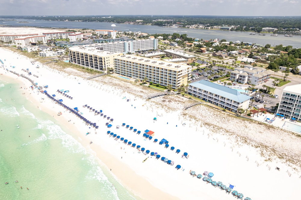 Sunset Cottage 1c 2 Bedroom Condo by RedAwning