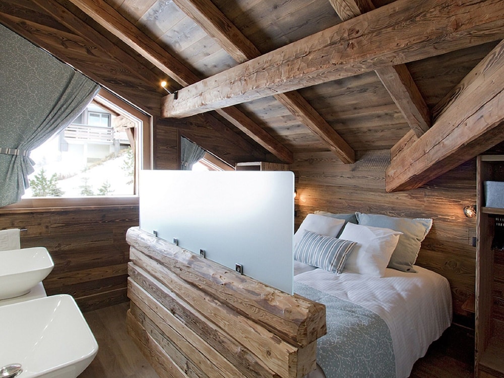 Chalet in Les Deux Alpes With Heated Pool