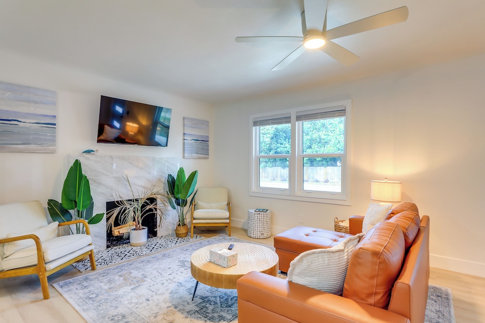 Private Hot Tub & Fenced Yard: Sleek Gulfport Home