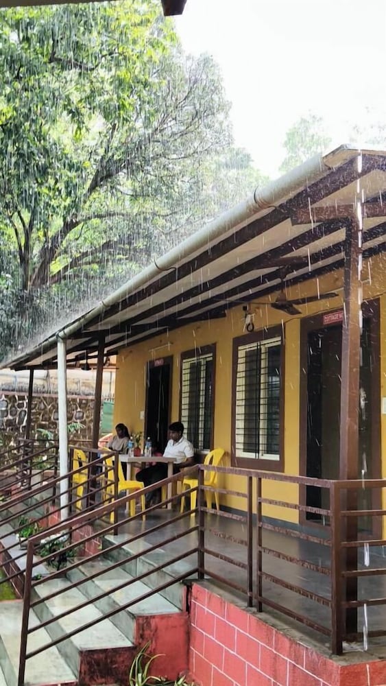 Rutuvan Resort Girivan