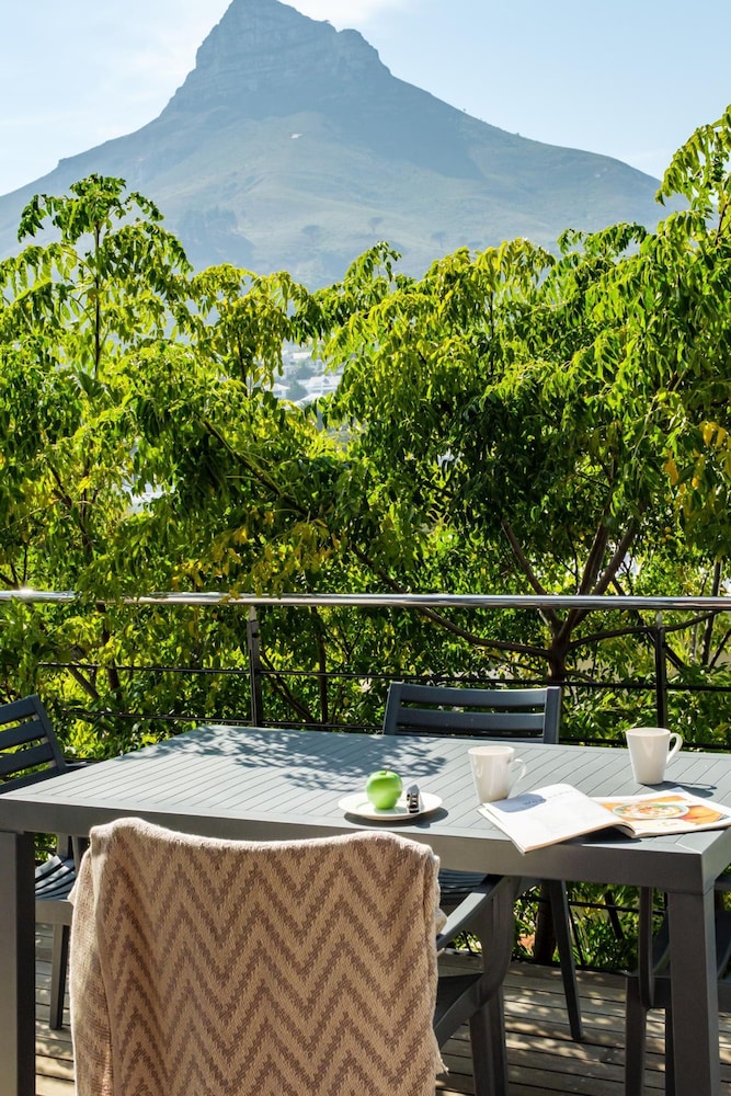 2bed Apt 5min Walk From Camps Bay Central Escape