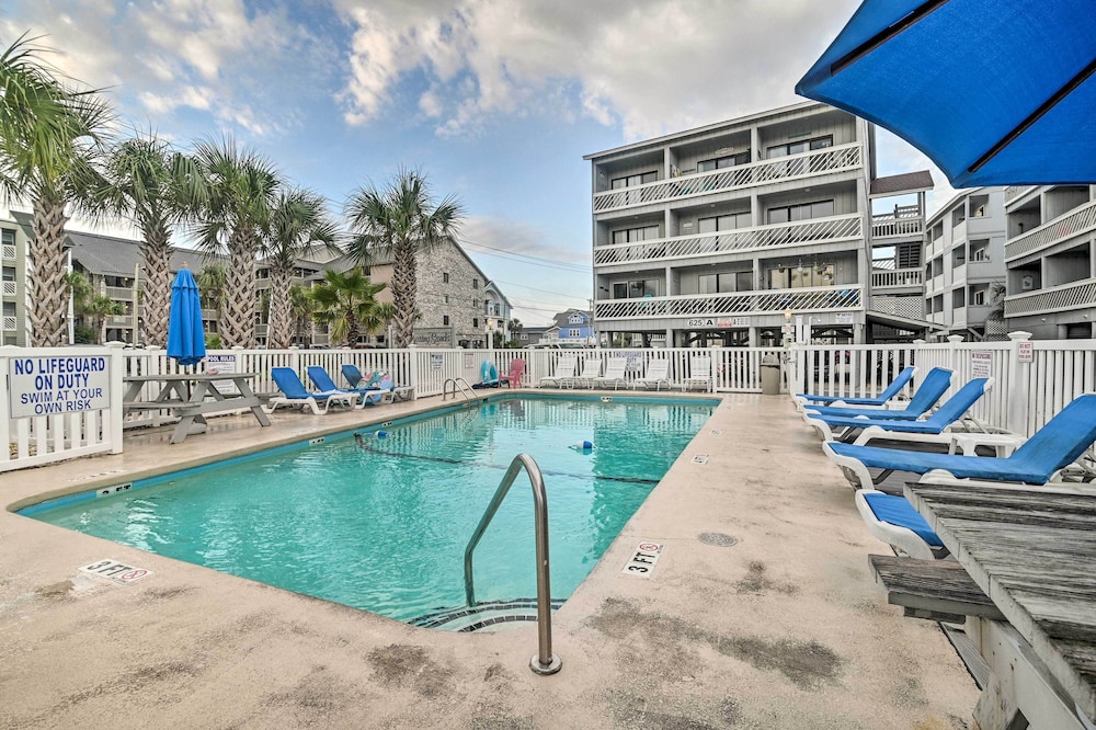 Walk to Beach: Top-floor Condo in Murrells Inlet