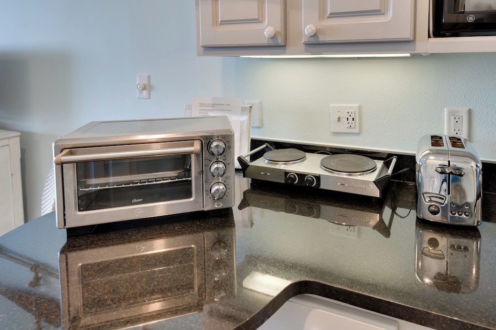 Walkable Condo w/ View Btwn Rosemary & Alys Beach!