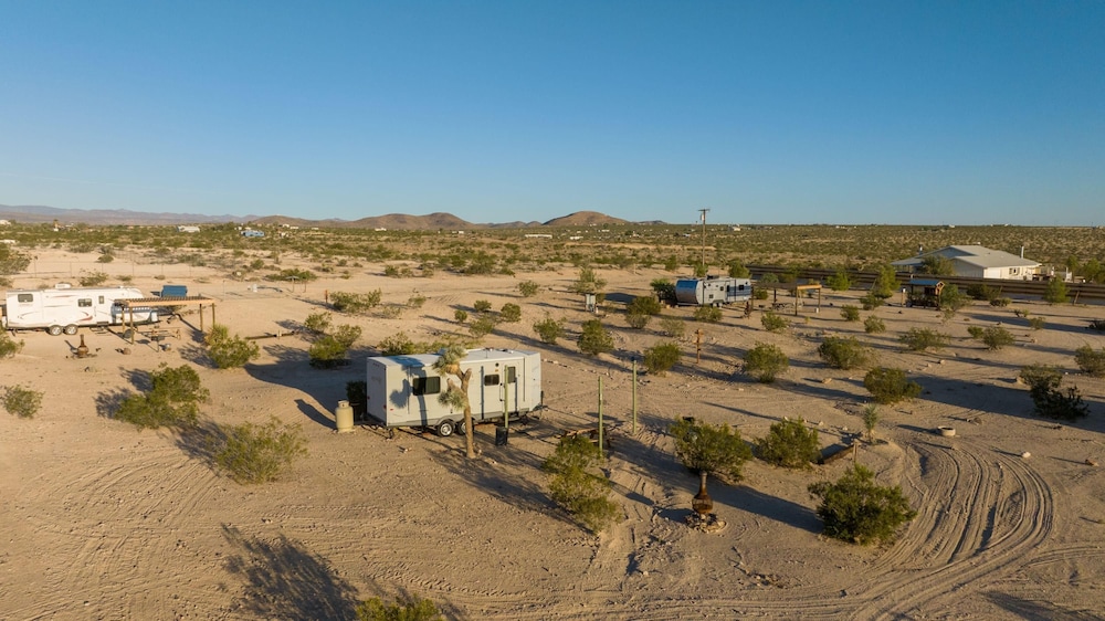 Joshua Tree Village Campground - Glamping Retreat view 2