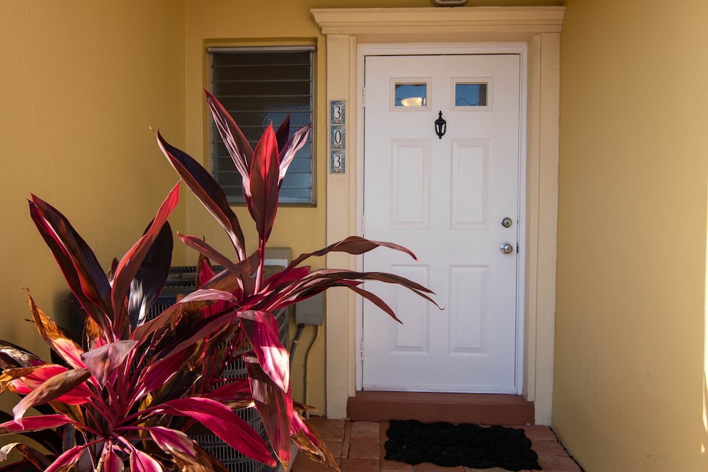 Palm Beach Waterfront Suites