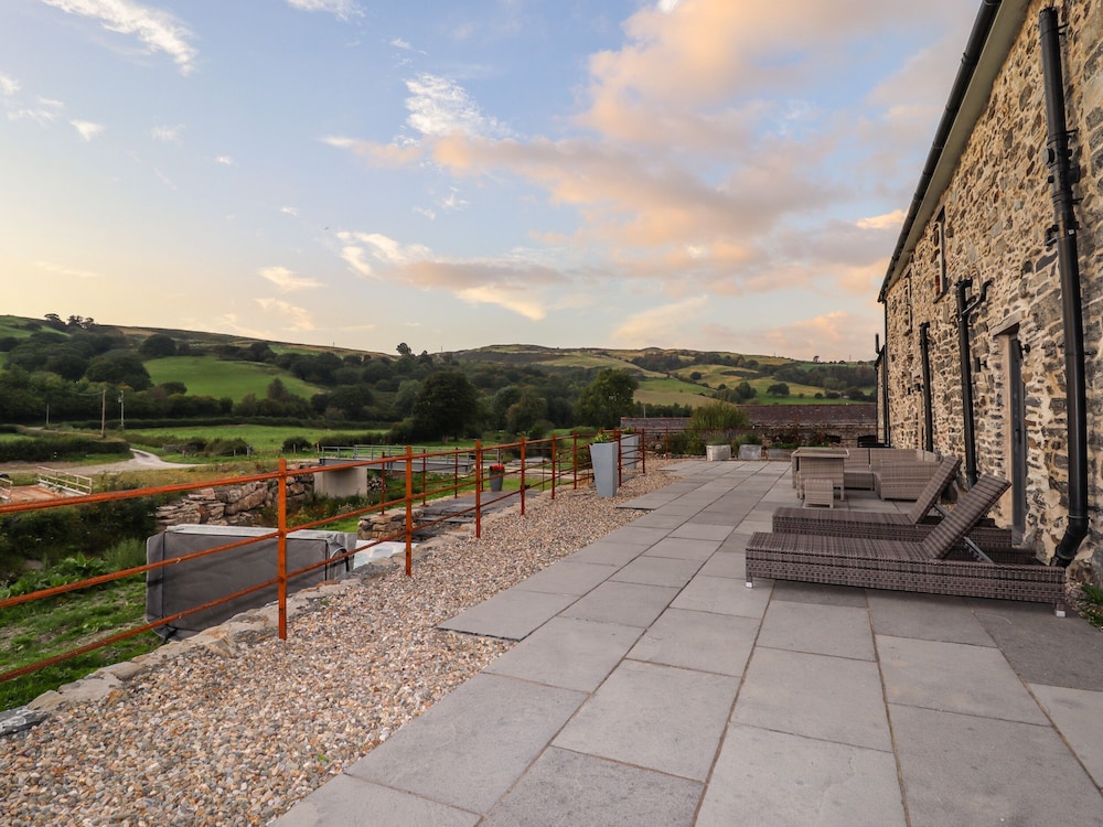 Plas Glan Yr Afon