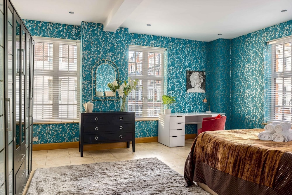 Park Lane 4-bedrooms Spacious Mayfair Family House
