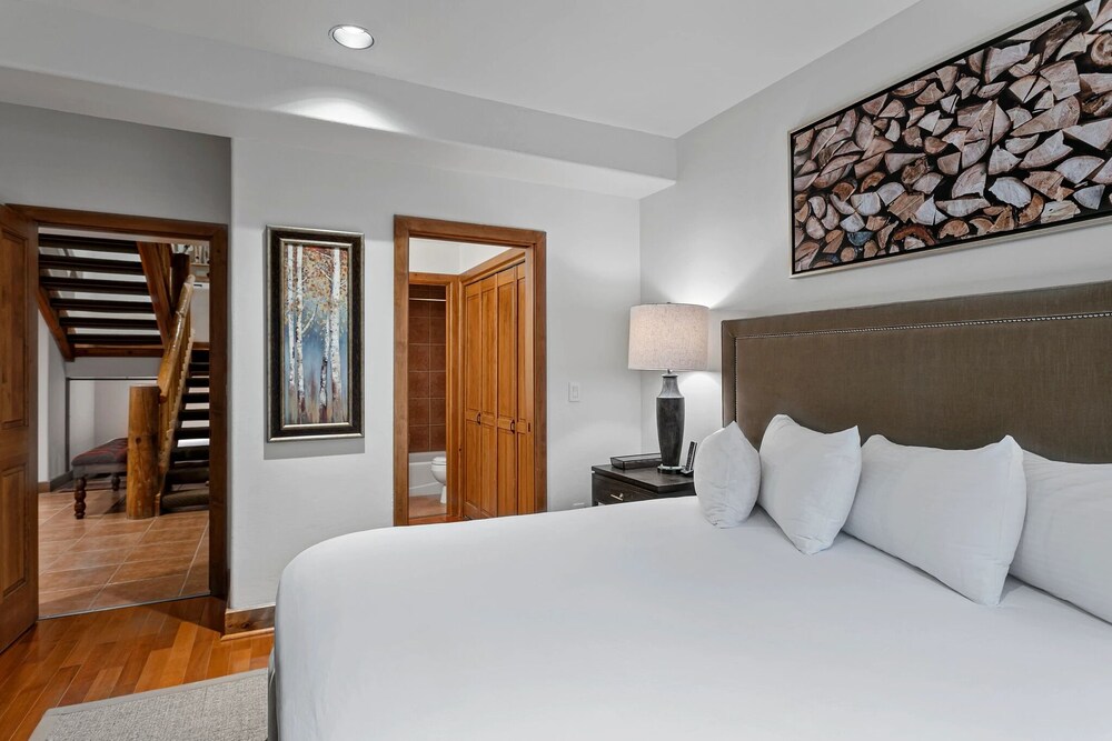 Sterling Lodge at Deer Valley Resort - Three Bedroom Condo with Hot Tub #111 3 Condo