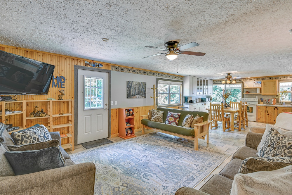 Woodsy 20-acre Retreat w/ Hot Tub in Mancelona