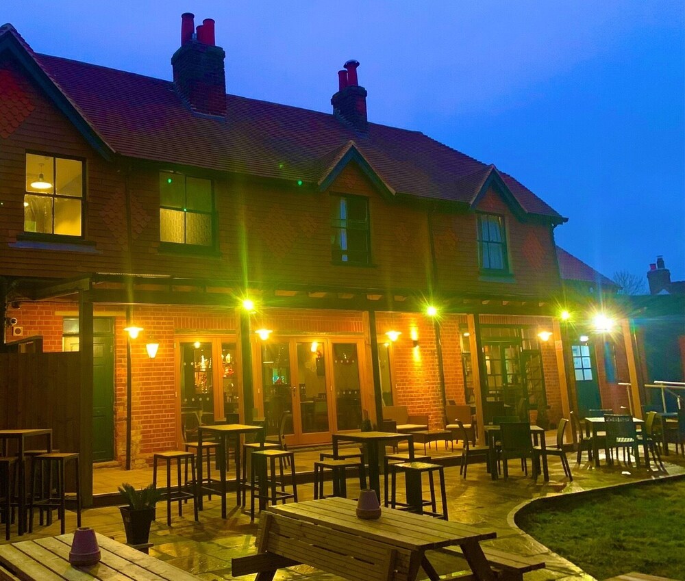 Crown and Anchor