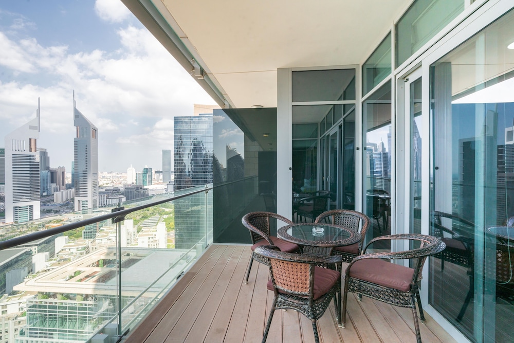 Lux BnB Burj Daman DIFC Sea View