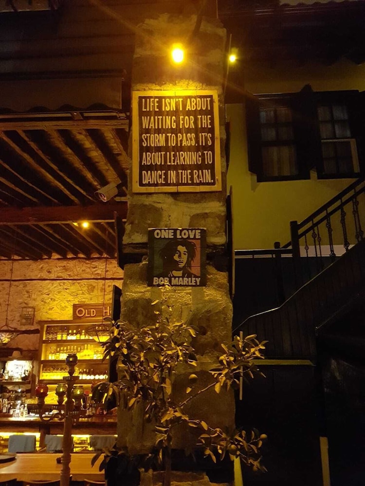 Old House Pub Hotels